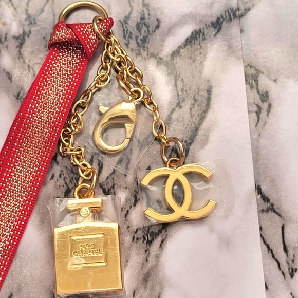 Chanel Gold bag charm EUC - Picture 9 of 15